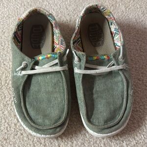 Girls hey dudes size 2-3